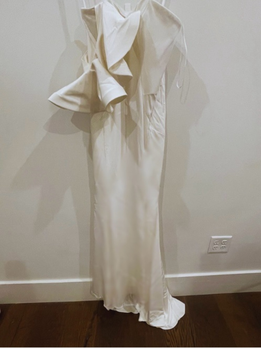 Mac Duggal Ieena One-Shoulder White Mermaid Gown with Sculpted Ruffle - Picture 5 of 5